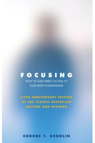 Cubierta de Focusing: How to Gain Direct Access to Your Body's Knowledge (25th Anniversary Edition of the Classic Bestseller Revised and Updated)